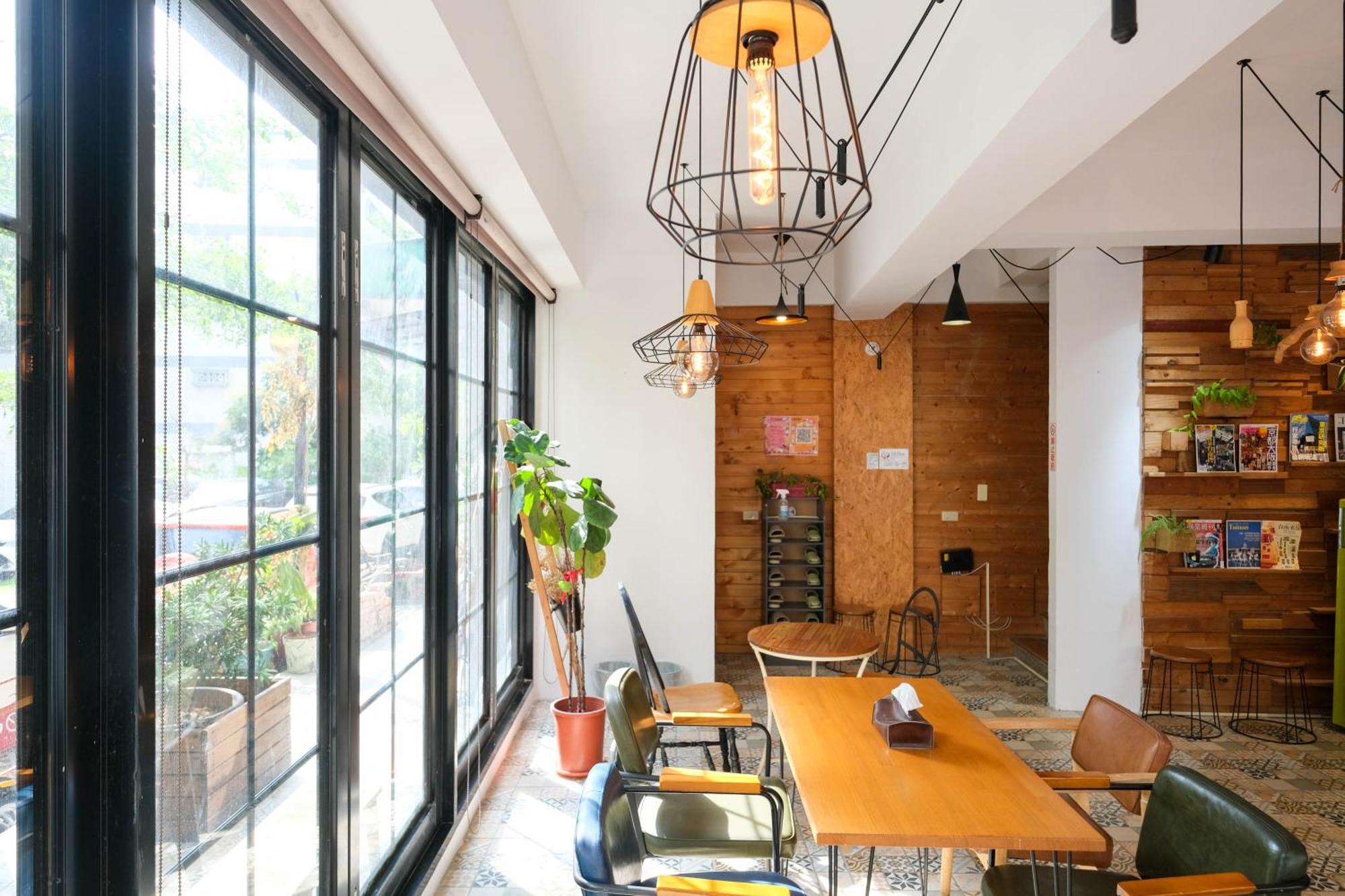 Re+Wood Guesthouse Tainan Zewnętrze zdjęcie